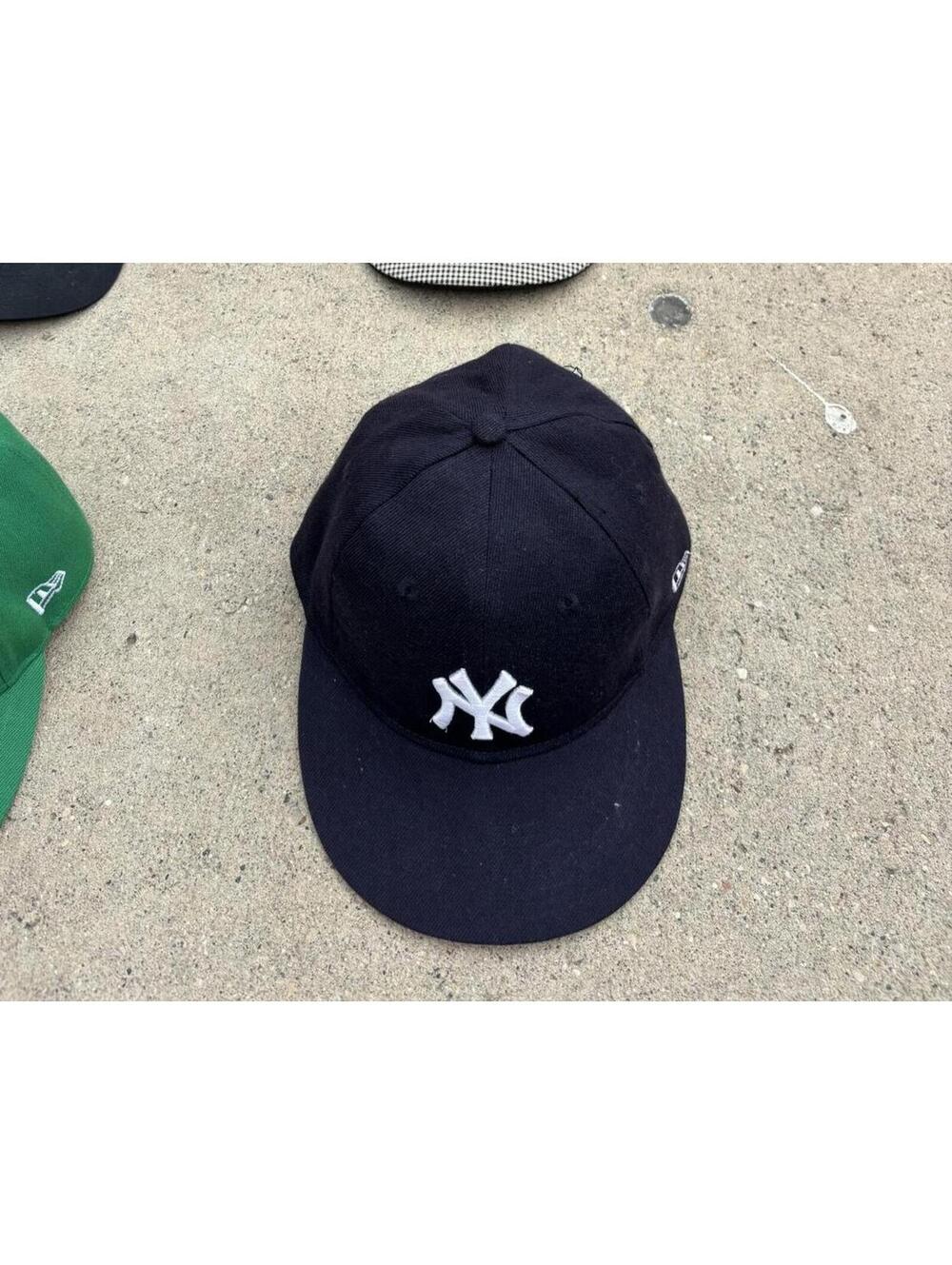 Vintage New york Yankees New era MLB Fitted Hat Size 7 1/8